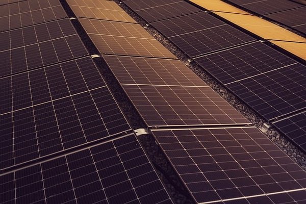 Panneau solaire photovoltaic : guide d'expertise et d'installation