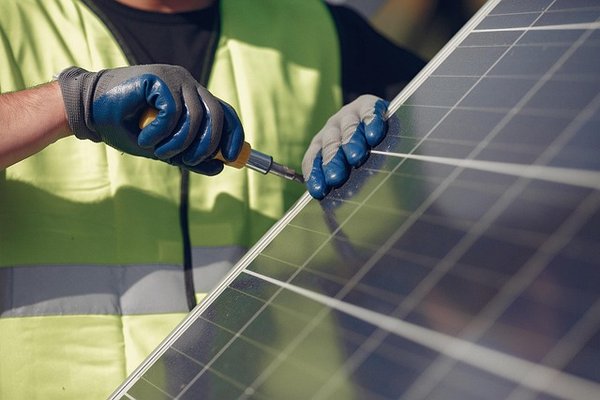 Panneau solaire photovoltaïque : énergie renouvelable certifiée rge